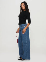 Darla Low Rise Straight Leg Jeans Mid Wash